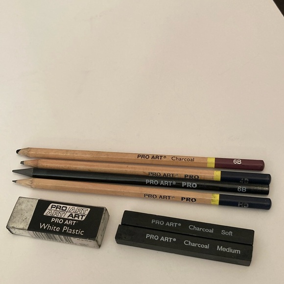 Art supplies-miscellaneous drawing supplies - Picture 1 of 9